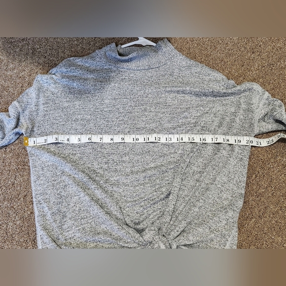 โญ๏ธ2/$12 Abercrombie & Fitch Size Small Gray Long Sleeve Top - Picture 8 of 8